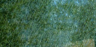 Czy płyta laminowana jest błyszcząca?