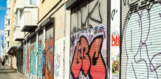 Jak powiesić za długie firany?