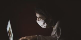 Jaka odległość zasłony od ściany?