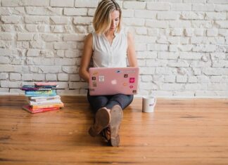 Co na podłogę do przyczepy kempingowej?