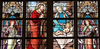 Czym zastąpić szybę w przyczepie kempingowej?