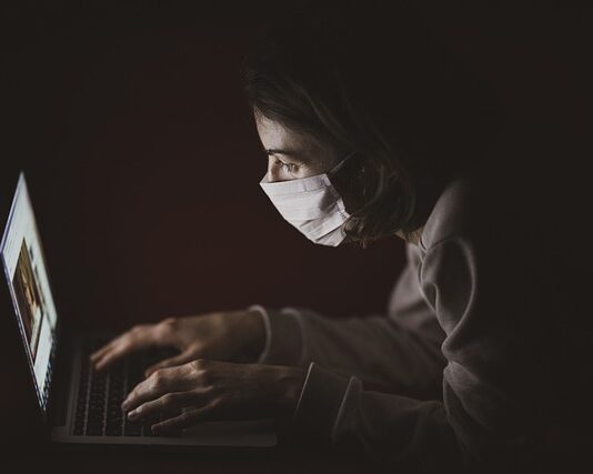 Z jakiej maksymalnej odległości widoczna jest osoba mająca na sobie kamizelkę odblaskową? Z jakiej maksymalnej odległości widoczna jest osoba mająca na sobie kamizelkę odblaskową?