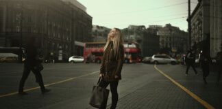 Jak usunąć rysy na skórzanej kierownicy?