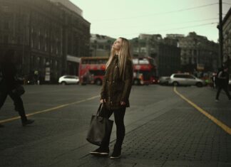 Jak usunąć rysy na skórzanej kierownicy?