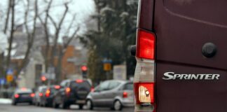 Co trzeba mieć w aucie w Polsce 2023?