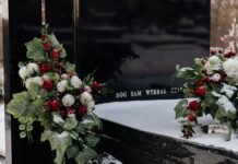 Czym się kierować przy wyborze nagrobka? najważniejsze informacje nagrobki Gołębiewski